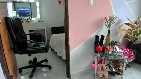 Snapshot of maiaconnor chatting on 07/09/26, 10:03 online show from 07/09/26, 10:03