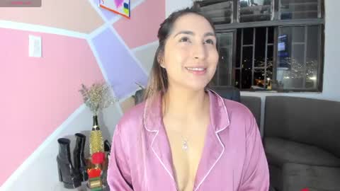 Snapshot of maiaconnor chatting on 07/11/26, 12:24 online show from 07/11/26, 12:24