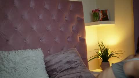  Maia  online show from 09/13/25, 07:35