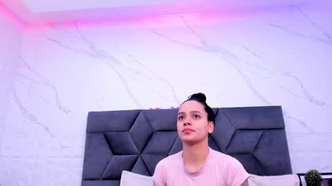 Maia  online show from 11/22/25, 11:42