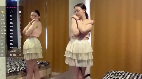 Snapshot of maidacompston chatting on 09/21/25, 09:11 Elina online show from 09/21/25, 09:11