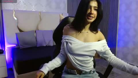 maiily_tay online show from 11/10/25, 12:15