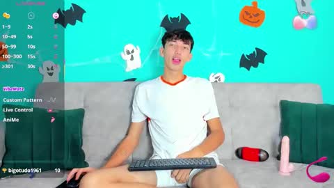 Maikol online show from 10/28/25, 01:36