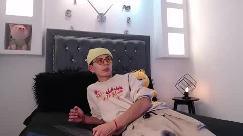Snapshot of maiky_cooper chatting on 03/05/25, 04:34 Maiky Cooper online show from 03/05/25, 04:34