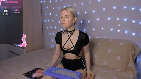 Your kitty online show from 11/11/25, 02:44