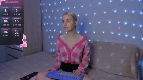 Your kitty online show from 11/12/25, 04:07