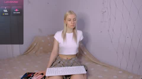 Your kitty online show from 06/25/26, 04:22