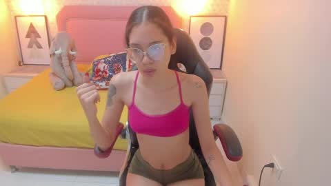 Snapshot of mailylove1 chatting on 12/30/24, 12:20 M A I L Y online show from 12/30/24, 12:20