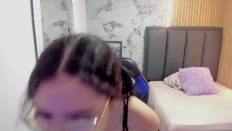 Snapshot of mailylove1 chatting on 11/20/25, 01:55 M A I L Y online show from 11/20/25, 01:55