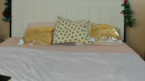 Snapshot of mailymilf chatting on 12/18/24, 06:35 Sofi online show from 12/18/24, 06:35