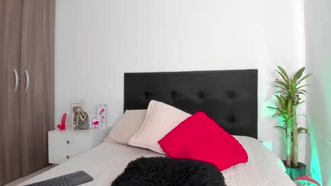 Mailyn online show from 01/22/25, 04:23