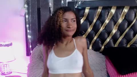 Snapshot of mailyn_gold chatting on 05/11/26, 04:04 mailyn_gold online show from 05/11/26, 04:04