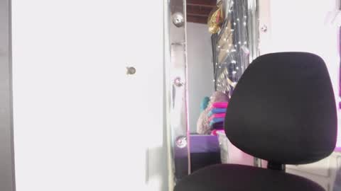 Snapshot of mailyn_gold chatting on 05/12/26, 12:02 mailyn_gold online show from 05/12/26, 12:02