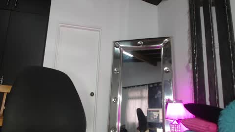 Snapshot of mailyn_gold chatting on 05/25/26, 11:38 mailyn_gold online show from 05/25/26, 11:38