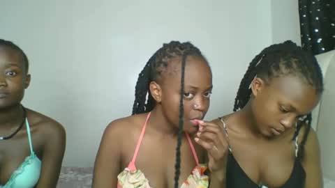 maira luv1 online show from 12/18/25, 08:04