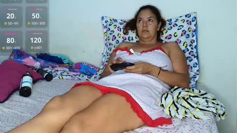 Snapshot of maira_milf chatting on 10/21/25, 10:49 Maira online show from 10/21/25, 10:49