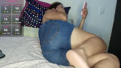 Snapshot of maira_milf chatting on 05/21/26, 10:28 Maira online show from 05/21/26, 10:28