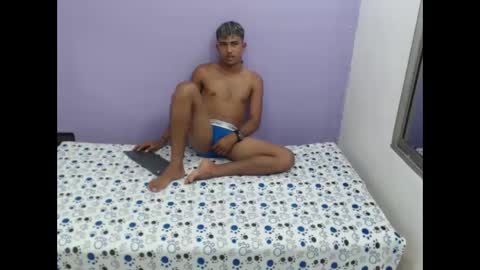 Snapshot of mairk18 chatting on 02/01/25, 06:40 MAIRK online show from 02/01/25, 06:40