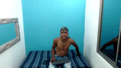 Snapshot of mairk18 chatting on 02/03/25, 01:19 MAIRK online show from 02/03/25, 01:19