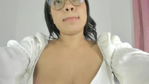 Snapshot of maison_sofiaa chatting on 04/03/26, 06:44 online show from 04/03/26, 06:44