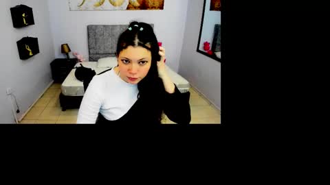 Snapshot of maite_stone1 chatting on 10/13/25, 04:01 MAITE STONE1 online show from 10/13/25, 04:01