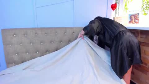 Maite online show from 12/15/25, 08:13