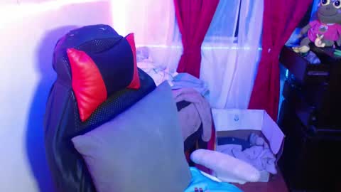 Hello friends Im on another account    online show from 01/29/25, 01:58