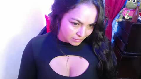 Hello friends Im on another account    online show from 02/03/25, 02:47