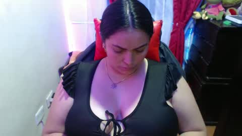 Hello friends Im on another account    online show from 02/07/25, 08:11