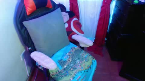 Hello friends Im on another account    online show from 02/09/25, 06:54