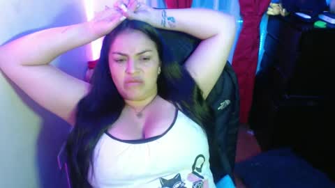 Hello friends Im on another account    online show from 02/19/25, 04:12