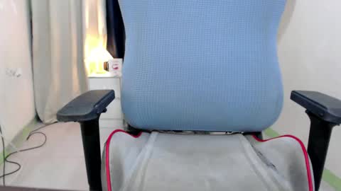 Snapshot of majestic_anne chatting on 12/19/24, 04:02 Annalyn online show from 12/19/24, 04:02