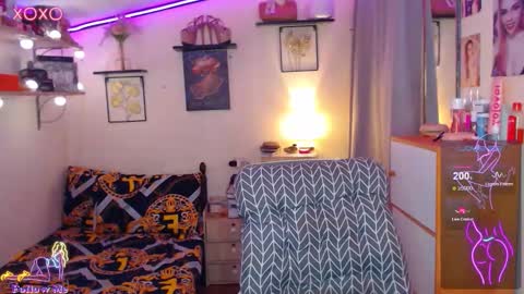 Snapshot of majestic_bella chatting on 11/18/25, 04:06 Bella online show from 11/18/25, 04:06