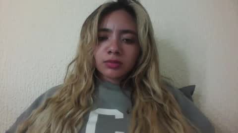 Snapshot of majo_gomezz chatting on 12/19/25, 04:52 majo_gomezz online show from 12/19/25, 04:52