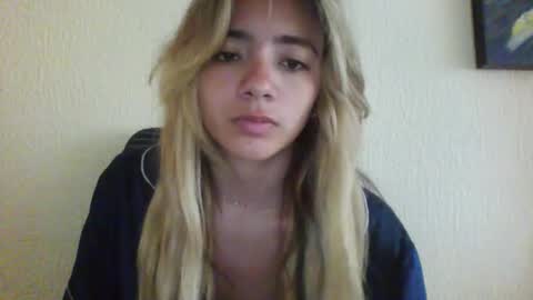 Snapshot of majo_gomezz chatting on 01/08/26, 04:42 majo_gomezz online show from 01/08/26, 04:42