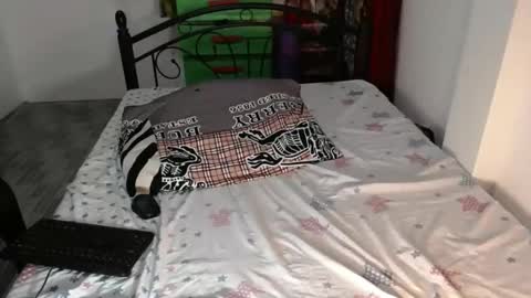 Snapshot of makelove2mebb chatting on 12/27/24, 12:29 makelove2mebb online show from 12/27/24, 12:29