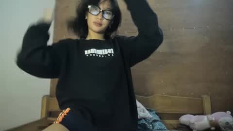 Snapshot of makelovewithzy chatting on 03/12/25, 03:51 Ling and John online show from 03/12/25, 03:51