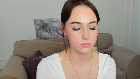 Snapshot of makeyouehappy chatting on 11/23/25, 11:54 makeyouehappy online show from 11/23/25, 11:54