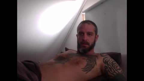 Snapshot of makeyoushakeattheknees chatting on 02/17/25, 12:21 Marvin Straighish online show from 02/17/25, 12:21