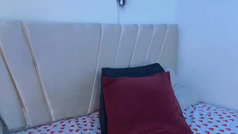 Snapshot of makii__ chatting on 12/05/25, 08:38 Maki online show from 12/05/25, 08:38