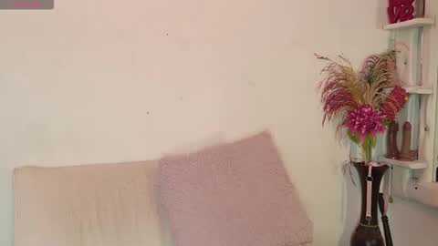 Snapshot of makii__ chatting on 02/18/26, 08:49 Maki online show from 02/18/26, 08:49