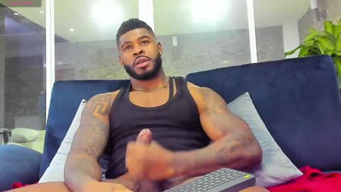 Snapshot of makonneen chatting on 12/17/24, 02:44 Makonnen online show from 12/17/24, 02:44