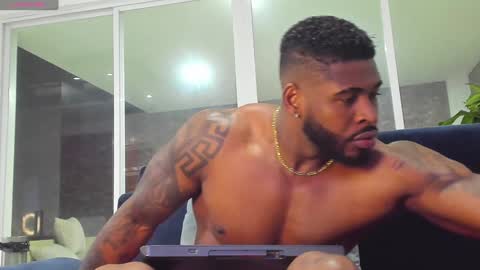 Snapshot of makonneen chatting on 12/22/24, 07:22 Makonnen online show from 12/22/24, 07:22