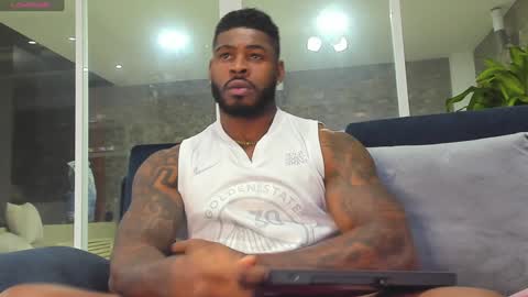 Snapshot of makonneen chatting on 12/24/24, 03:05 Makonnen online show from 12/24/24, 03:05