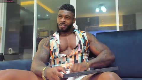 Snapshot of makonneen chatting on 02/19/25, 03:28 Makonnen online show from 02/19/25, 03:28