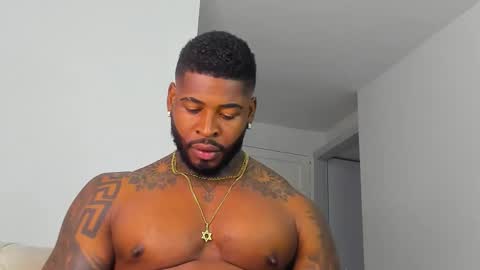 Snapshot of makonneen chatting on 10/24/25, 10:17 Makonnen online show from 10/24/25, 10:17