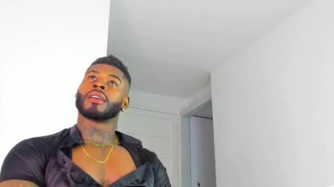 Snapshot of makonneen chatting on 11/11/25, 04:34 Makonnen online show from 11/11/25, 04:34