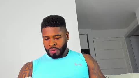 Snapshot of makonneen chatting on 11/15/25, 02:20 Makonnen online show from 11/15/25, 02:20