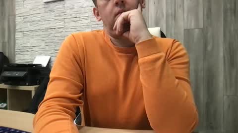 maksoffice online show from 12/19/25, 09:05