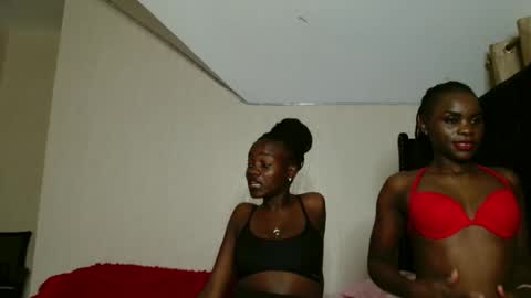 Snapshot of malani_malia chatting on 11/10/25, 04:06 malani_malia online show from 11/10/25, 04:06